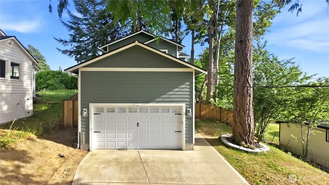 3631 W F Street, Bremerton, WA 98312
