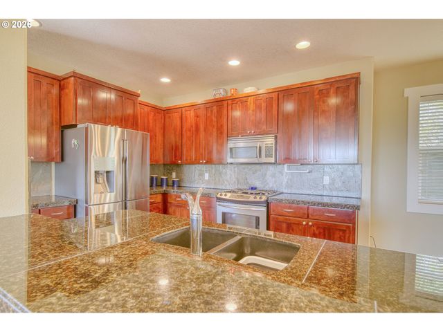 52831 Nw FIVE PEAK Ter, Scappoose, OR 97056
