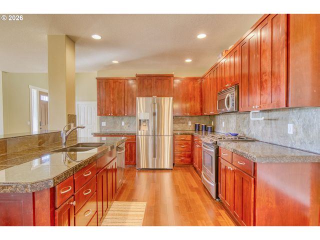 52831 Nw FIVE PEAK Ter, Scappoose, OR 97056