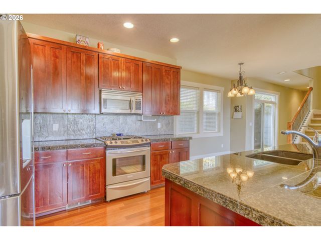 52831 Nw FIVE PEAK Ter, Scappoose, OR 97056