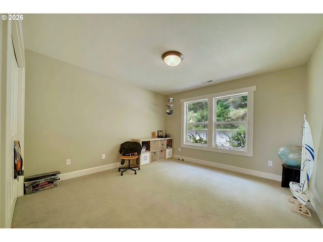 52831 Nw FIVE PEAK Ter, Scappoose, OR 97056
