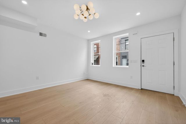 2033 S MILDRED ST, Philadelphia, PA 19148