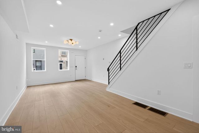 2033 S MILDRED ST, Philadelphia, PA 19148