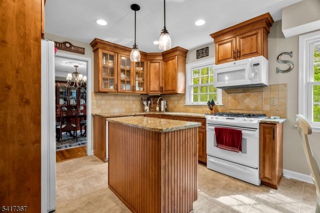 78 Ambar Pl, Bernardsville Boro, NJ 07924
