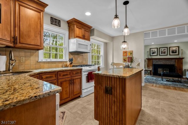 78 Ambar Pl, Bernardsville Boro, NJ 07924