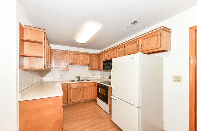 8214 Bentley Farms Drive, Indianapolis, IN 46259