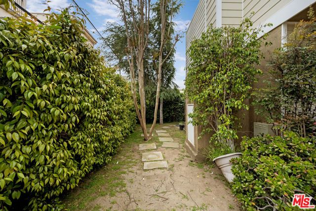 1717 Stoner Avenue 105, Los Angeles, CA 90025