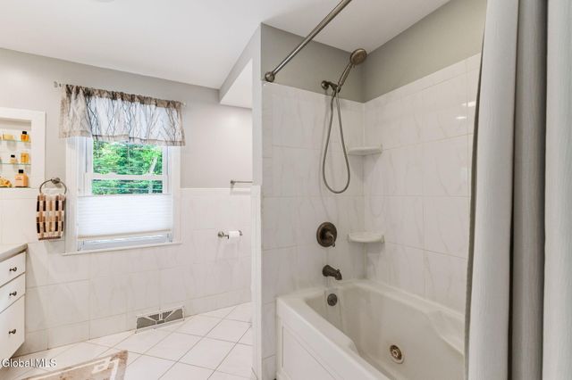 17 Northgate Drive, Guilderland, NY 12203