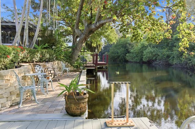 1905 Meadow Court, Palm Springs, FL 33406