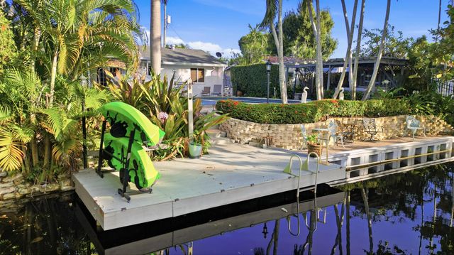 1905 Meadow Court, Palm Springs, FL 33406