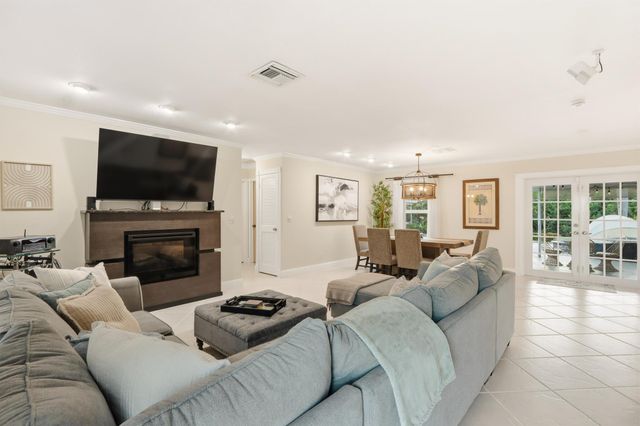 1905 Meadow Court, Palm Springs, FL 33406