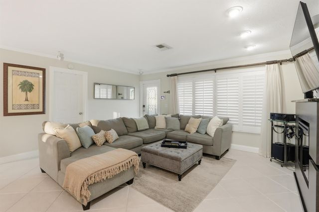 1905 Meadow Court, Palm Springs, FL 33406