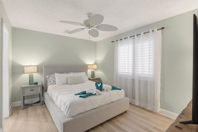 1905 Meadow Court, Palm Springs, FL 33406