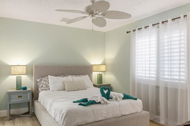 1905 Meadow Court, Palm Springs, FL 33406