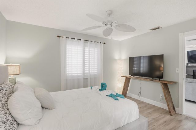 1905 Meadow Court, Palm Springs, FL 33406