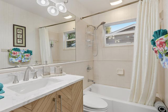 1905 Meadow Court, Palm Springs, FL 33406