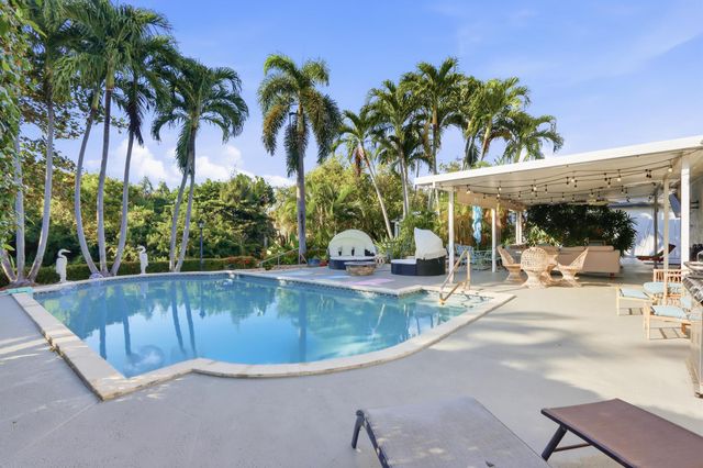 1905 Meadow Court, Palm Springs, FL 33406