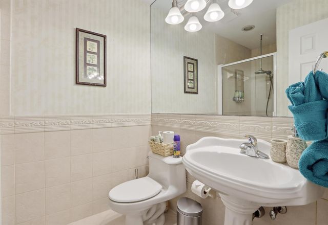 1905 Meadow Court, Palm Springs, FL 33406