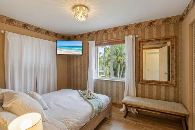 1905 Meadow Court, Palm Springs, FL 33406