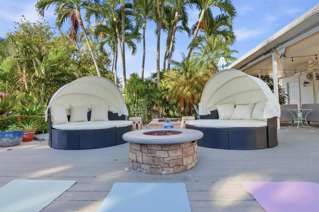 1905 Meadow Court, Palm Springs, FL 33406