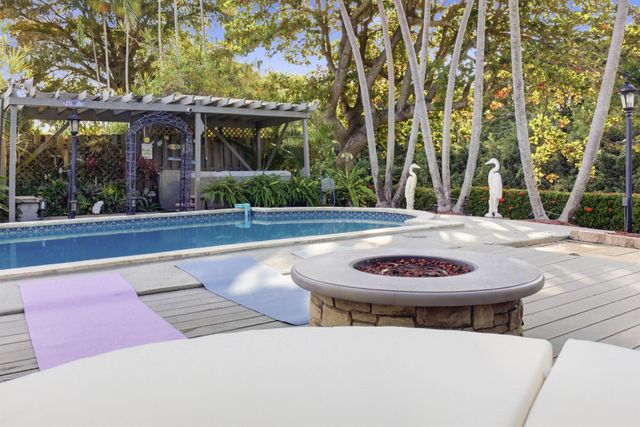 1905 Meadow Court, Palm Springs, FL 33406