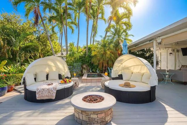 1905 Meadow Court, Palm Springs, FL 33406