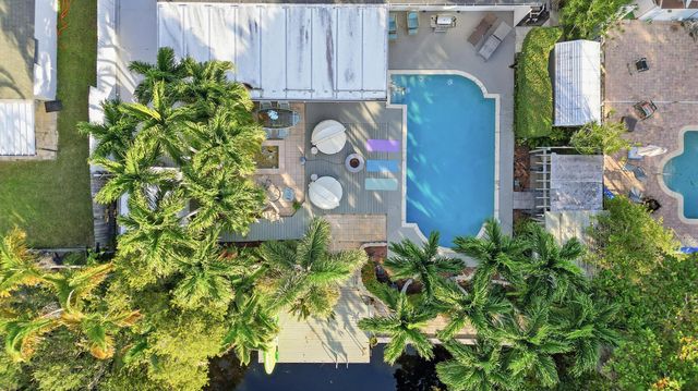 1905 Meadow Court, Palm Springs, FL 33406