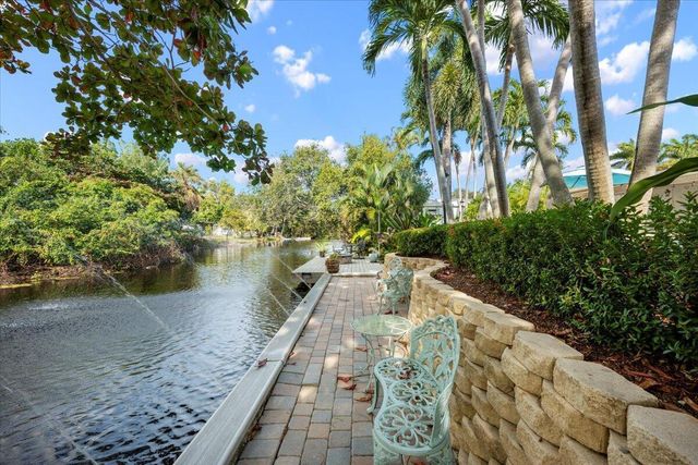 1905 Meadow Court, Palm Springs, FL 33406