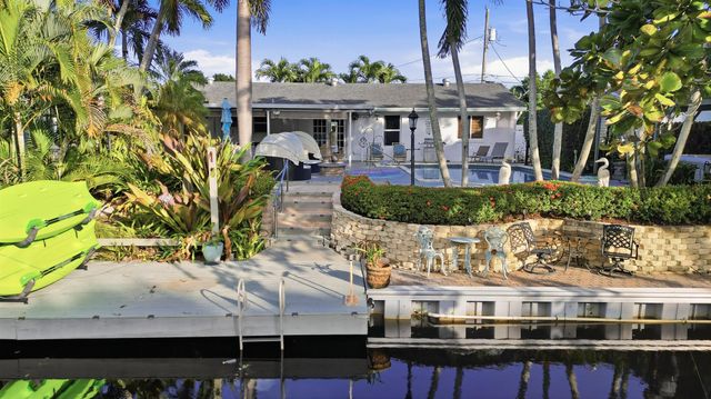 1905 Meadow Court, Palm Springs, FL 33406