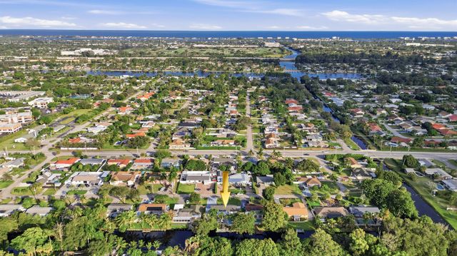 1905 Meadow Court, Palm Springs, FL 33406