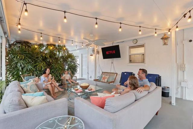 1905 Meadow Court, Palm Springs, FL 33406