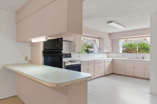 186 Plantation Avenue, Pottsboro, TX 75076