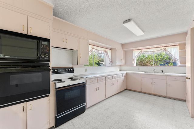 186 Plantation Avenue, Pottsboro, TX 75076