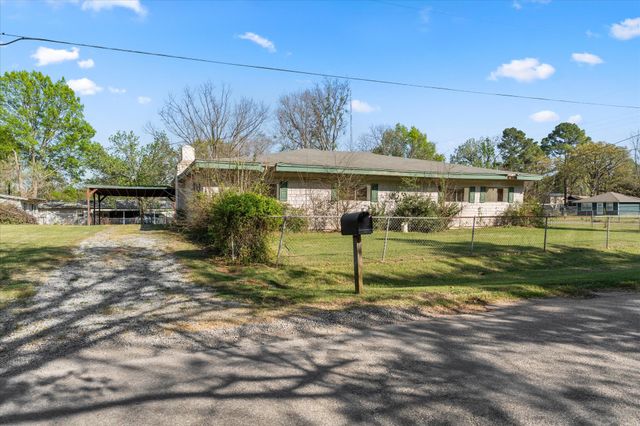 186 Plantation Avenue, Pottsboro, TX 75076