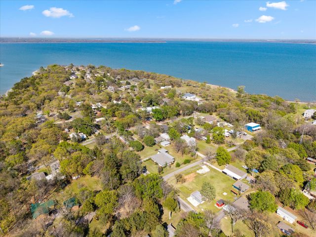 186 Plantation Avenue, Pottsboro, TX 75076