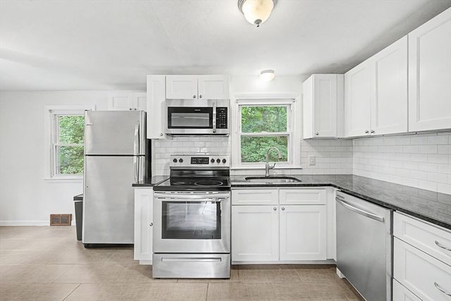 9 Moss Rd, Springfield, MA 01119
