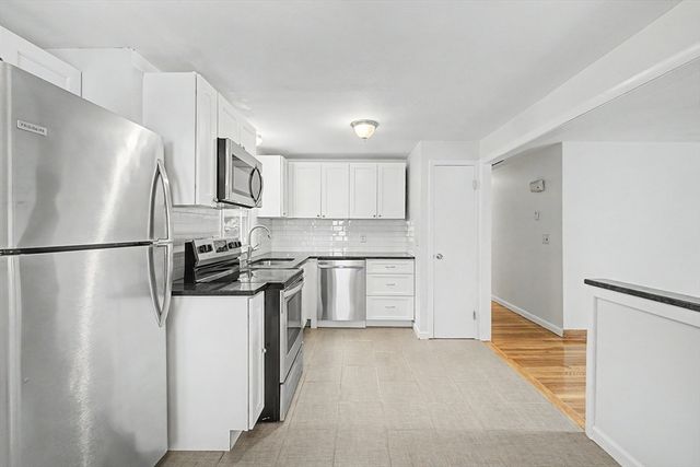 9 Moss Rd, Springfield, MA 01119