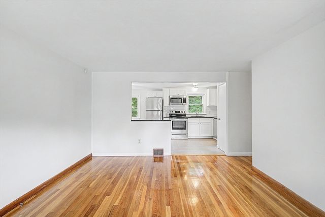 9 Moss Rd, Springfield, MA 01119