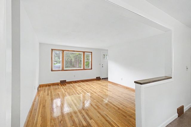 9 Moss Rd, Springfield, MA 01119