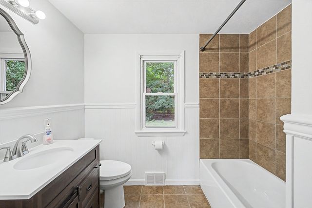 9 Moss Rd, Springfield, MA 01119