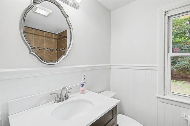 9 Moss Rd, Springfield, MA 01119