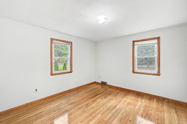 9 Moss Rd, Springfield, MA 01119