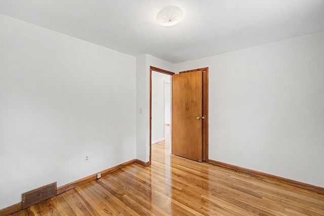9 Moss Rd, Springfield, MA 01119