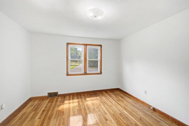 9 Moss Rd, Springfield, MA 01119