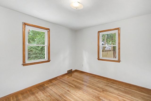9 Moss Rd, Springfield, MA 01119