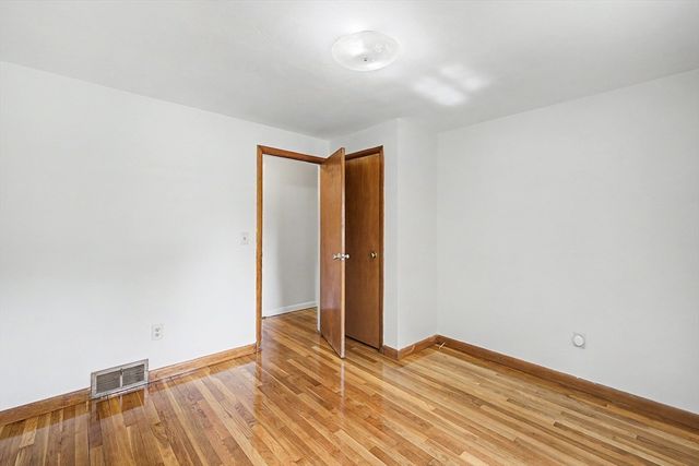 9 Moss Rd, Springfield, MA 01119