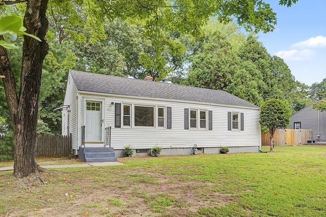 9 Moss Rd, Springfield, MA 01119