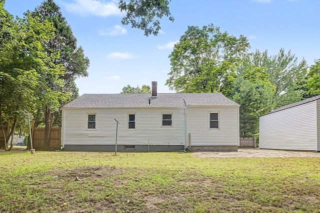 9 Moss Rd, Springfield, MA 01119