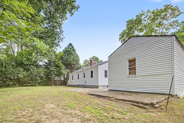 9 Moss Rd, Springfield, MA 01119