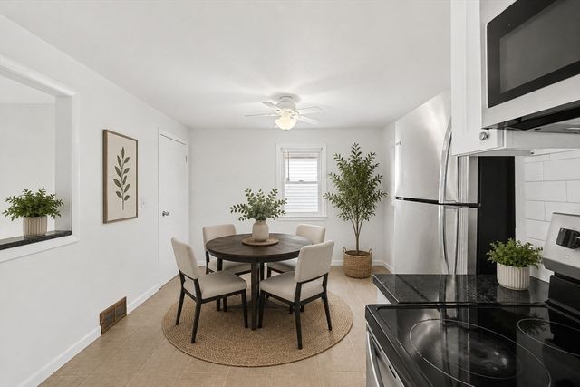 9 Moss Rd, Springfield, MA 01119